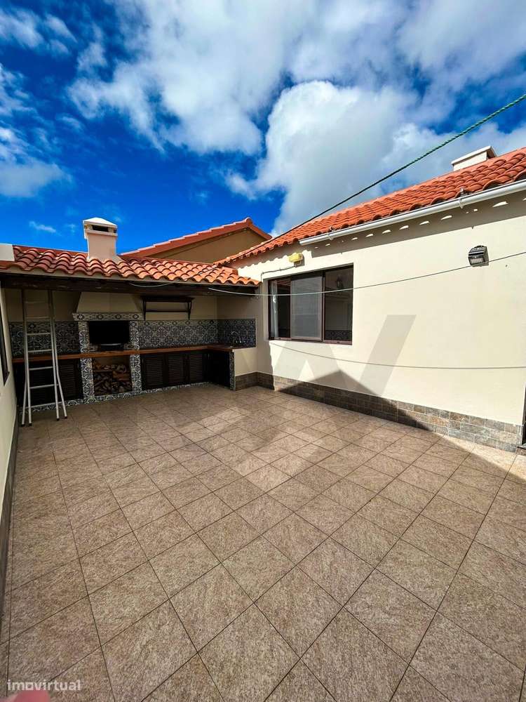 Moradia T3 + 2 Apartamentos T1+1-14