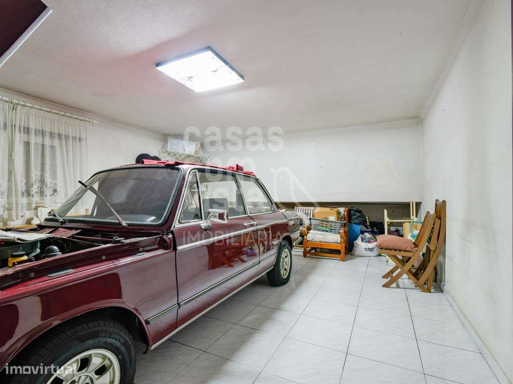 Moradia T4 em Leiria com garagem dupla e cave, ideal para projeto d...-20