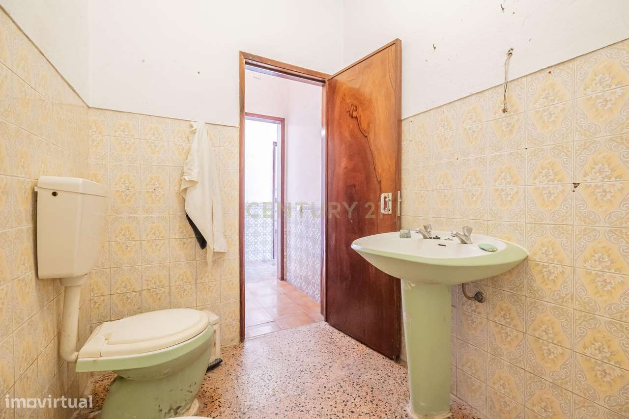 Moradia T3 com Quintal Amplo, Garagem e Anexo – Zona Tranquila da Moit-11