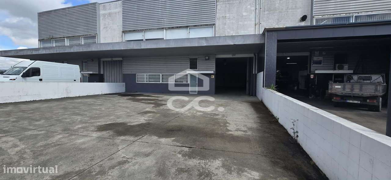 Armazém funcional em Selho, Guimarães-0