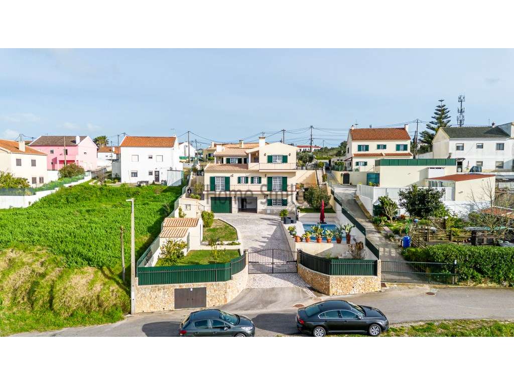 MORADIA COM PISCINA. EXCELENTE QUALIDADE-40