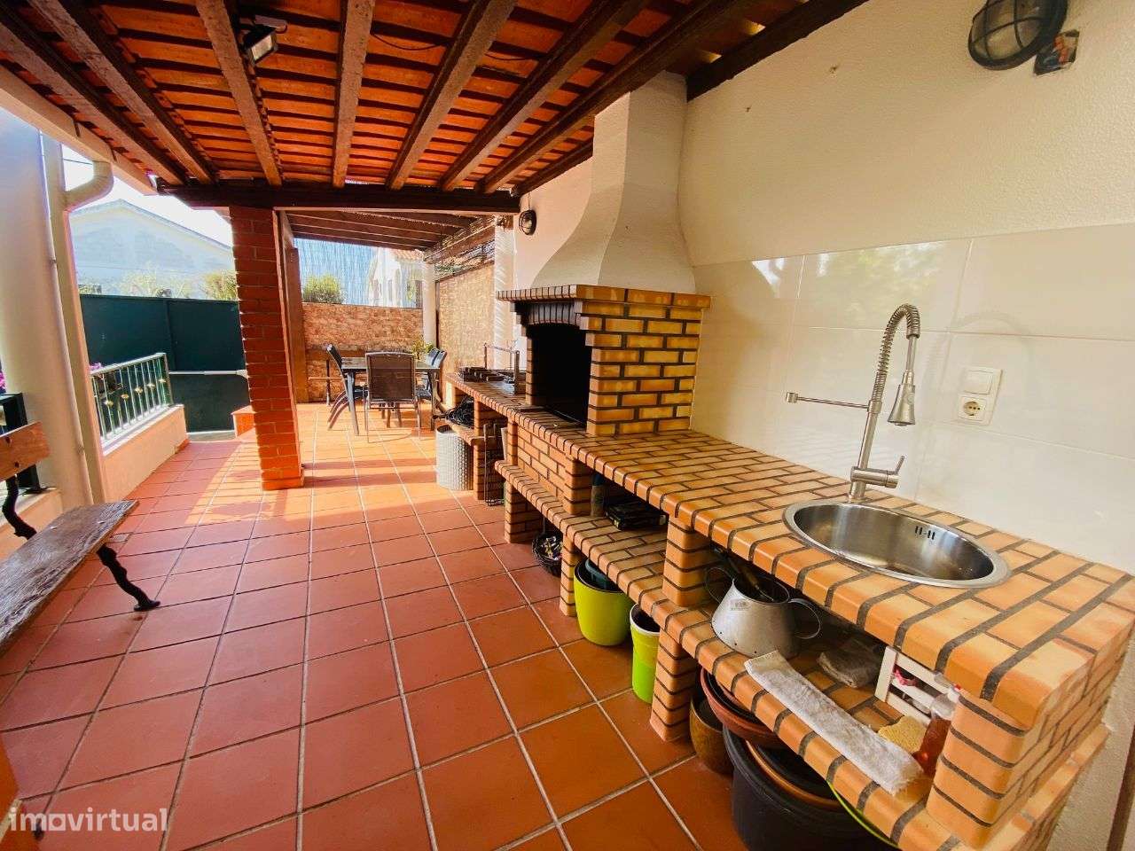 Moradia T4 com grande garagem e jardim - perto da praia-33