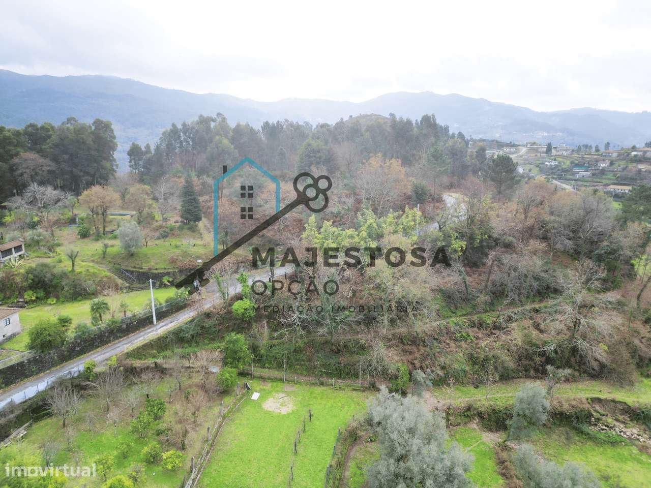 Quinta T3 com Terreno de 5.200 m² e Piscina — Valdreu, Vila Verde - Grande imagem: 4/39