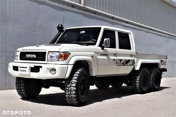 Toyota Land Cruiser - 1