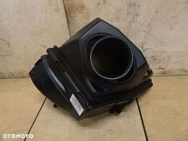 Obudowa filtra powietrza prawa BMW 8 G15 850 - 1
