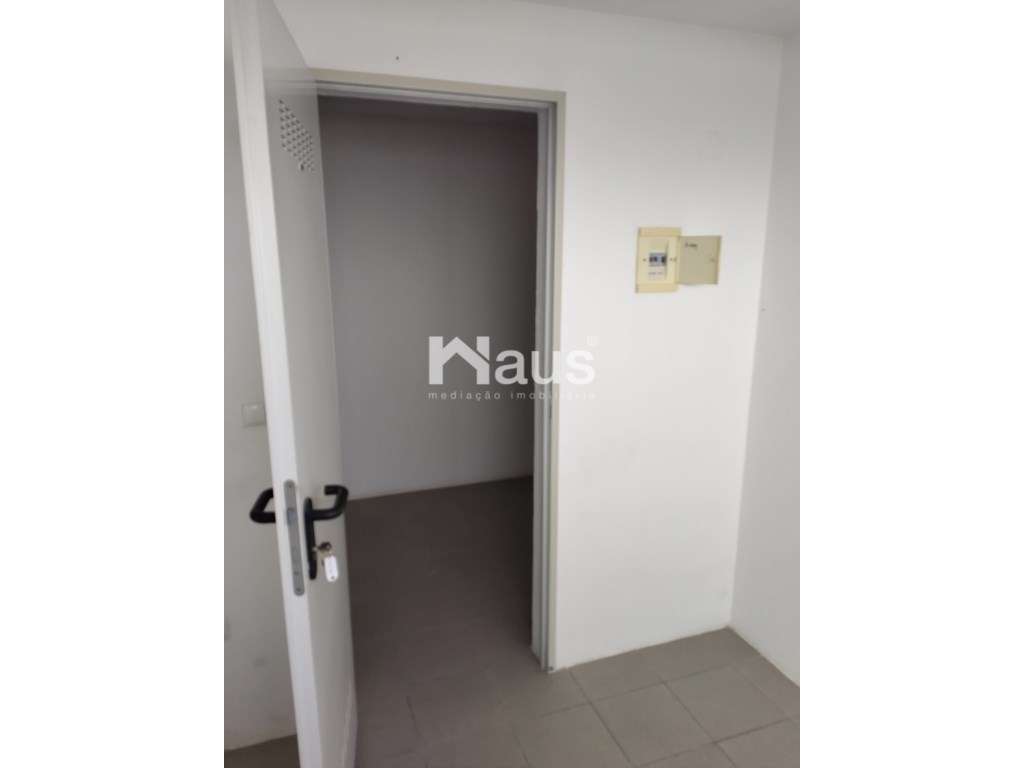 T3 com parqueamento e arrecadação-31