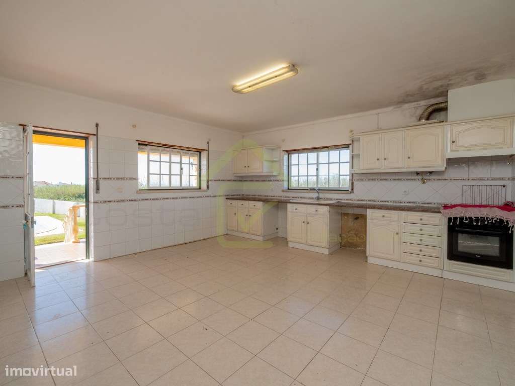 Moradia T2+2 com piscina e vista Mar-5