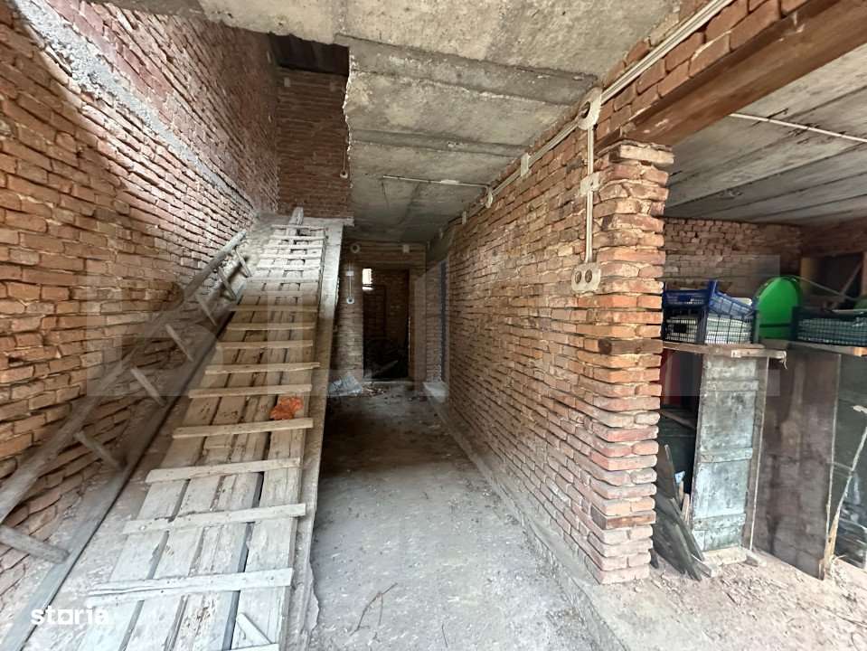 Casa la rosu cu 7 camere, 2 bai, 1 bucatarie. - Imagine principală: 5/11