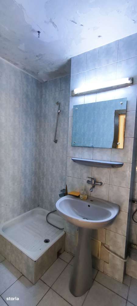 Ap. ultracentral, 4 camere, 2 bai, lift, bloc 1992-8