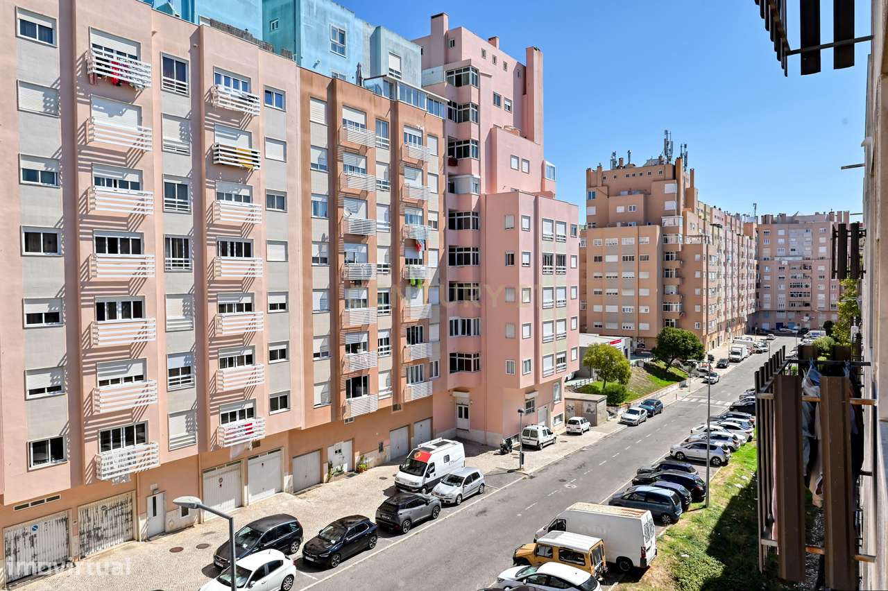 Apartamento T3 semi-remodelado, luminoso e pronto a habitar, na Rincho-22