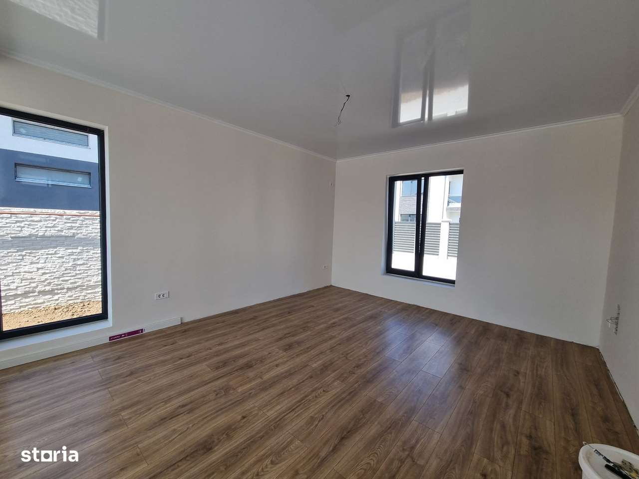 Casa individuala - 5 camere - 2 bai - beci - teren 368mp -7 min de RTB - Imagine principală: 2/8