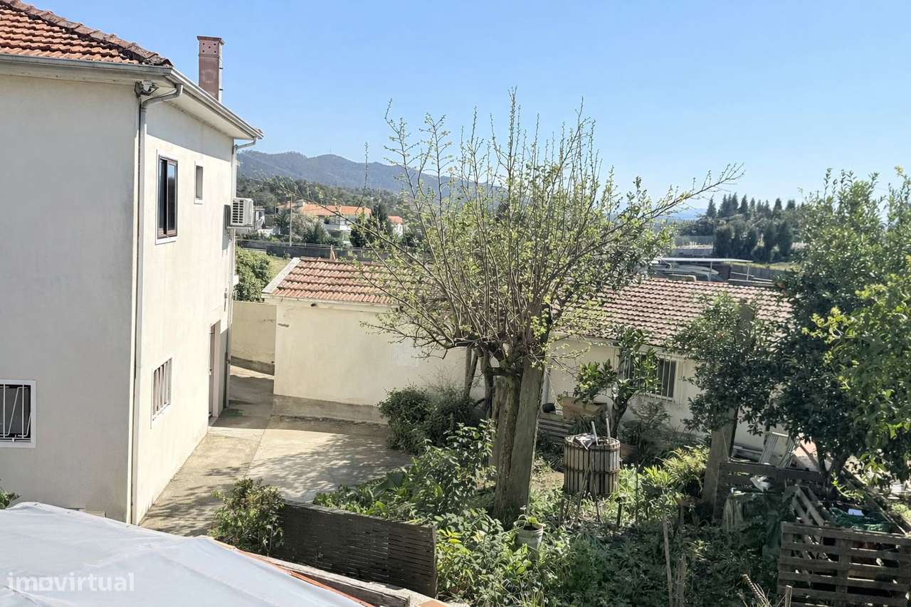 Moradia T3 | Box 2 Carros | Jardim | Exclusivo-24