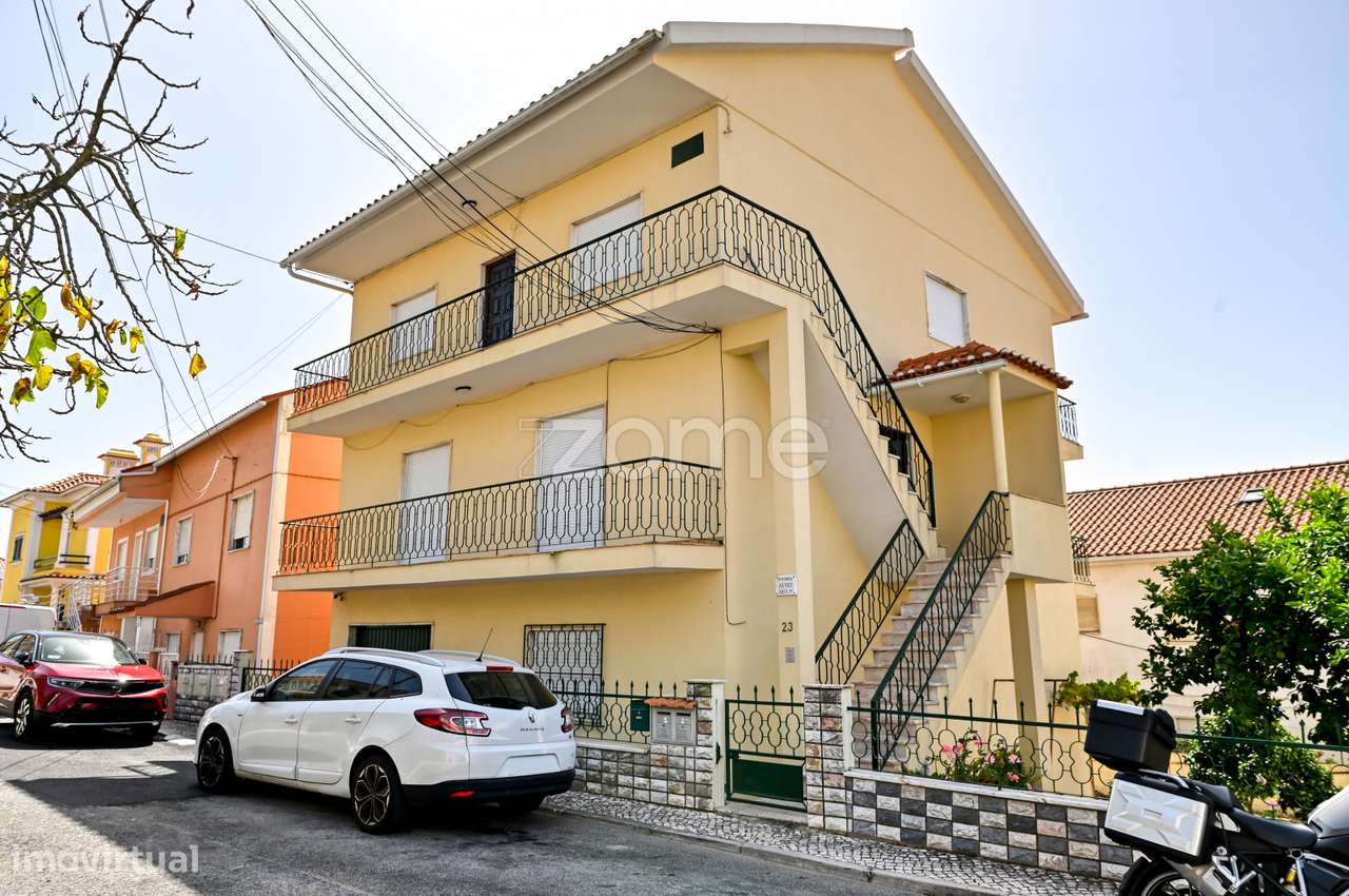 T3 Bairro do Trigache - Famões - pronto a habitar