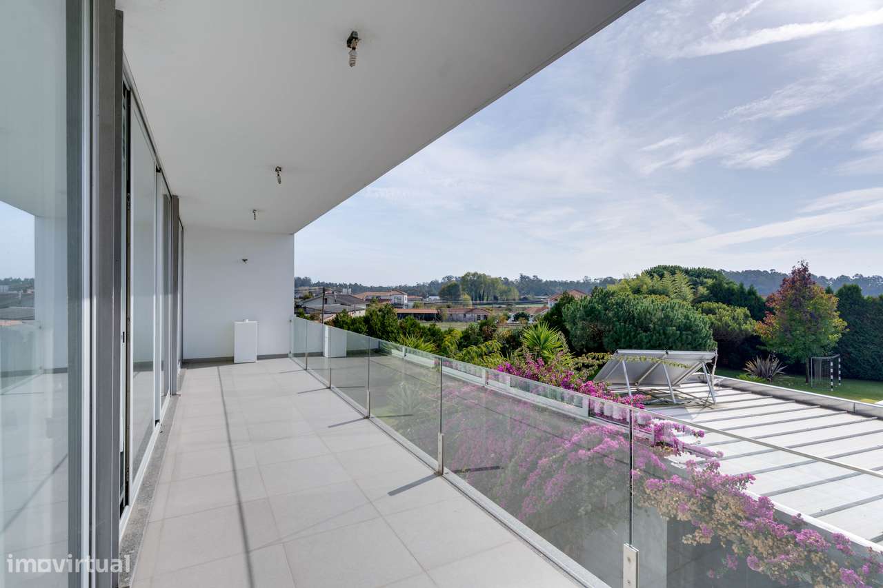 Elegância e Privacidade na Moradia dos Seus Sonhos-29