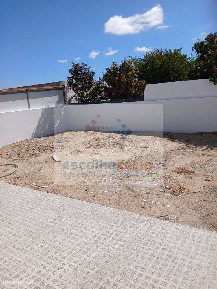 MORADIA TÉRREA T4 ISOLADA EM CONSTRUÇÃO - FERNÃO FERRO-36