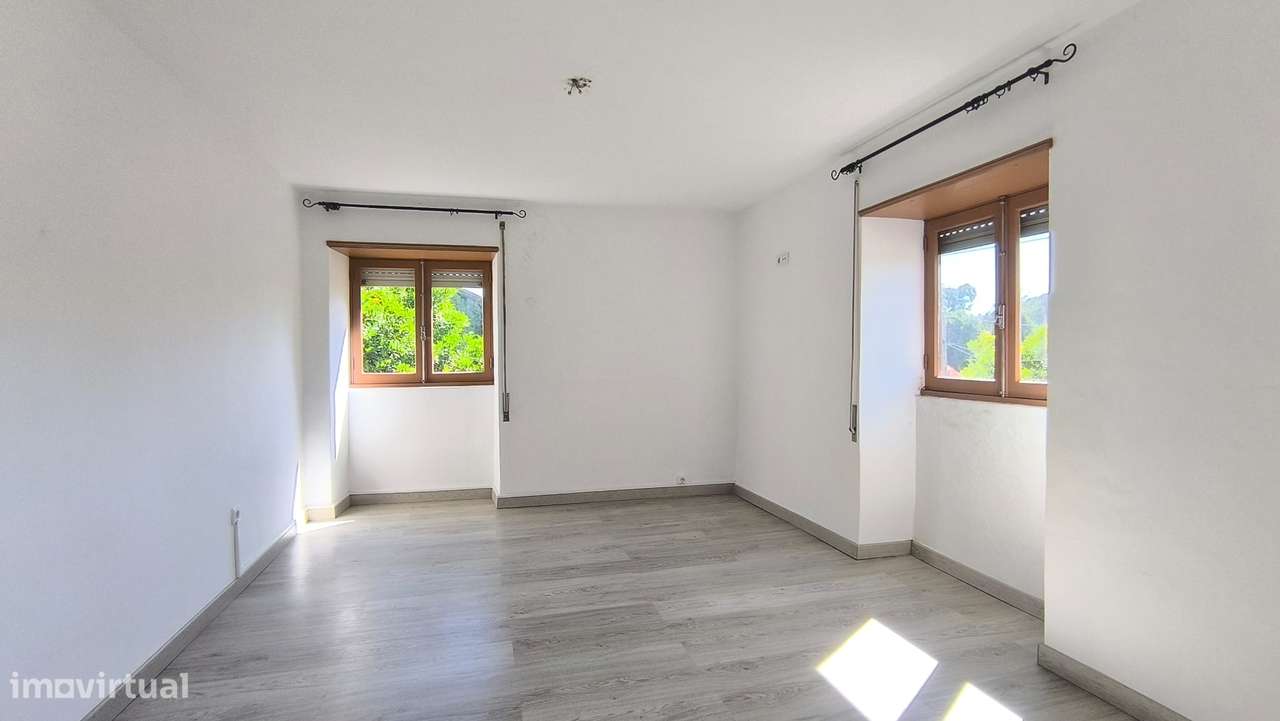 Casa T2 em Quintinha com 4 Casas em Porto Campanhã-6