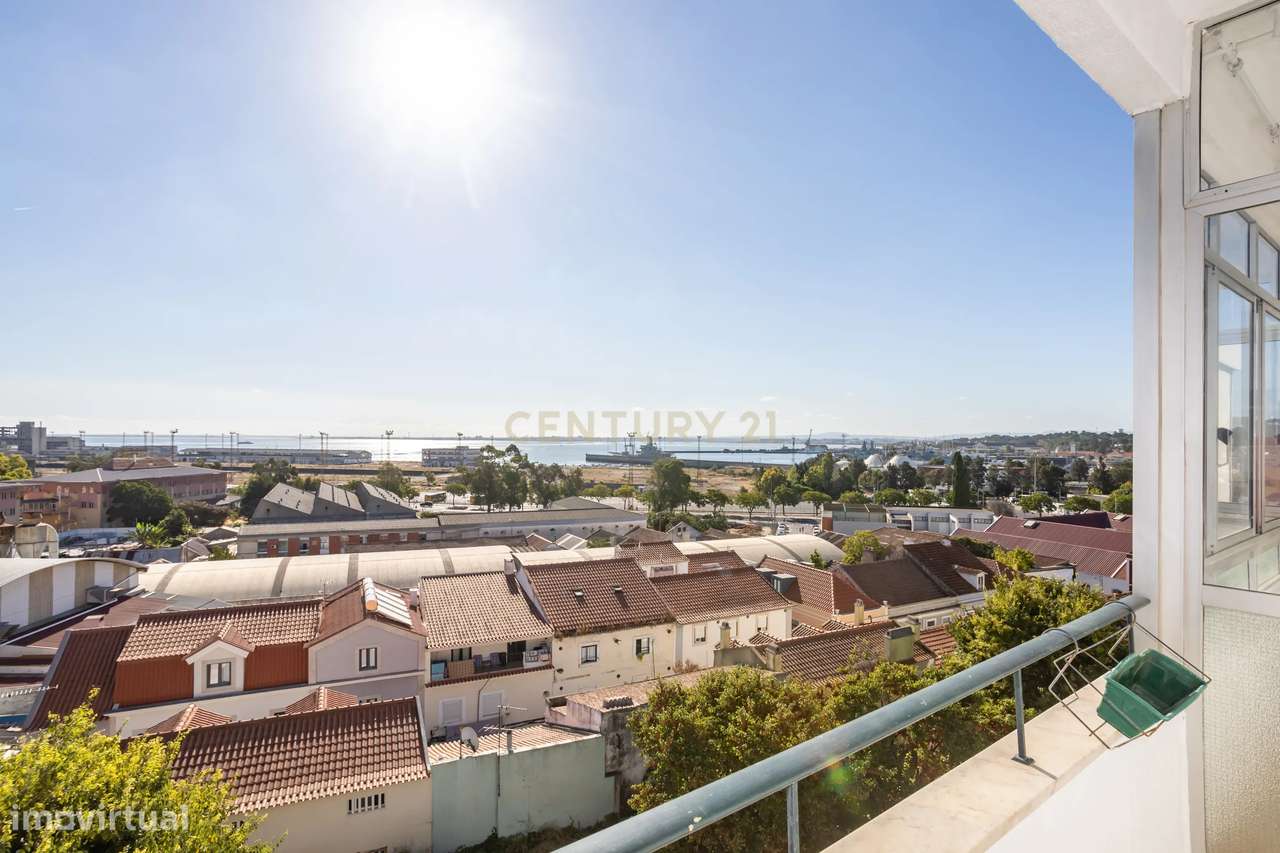 Apartamento T3 em Almada com Excelente Localização-13