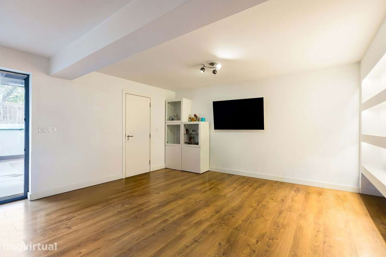 Moradia T4/5 com Piscina no Bairro de Santa Cruz – Benfica, Lisboa-26