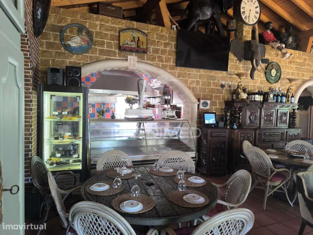 Restaurante totalmente equipado com casa e terreno - Grande imagem: 4/22