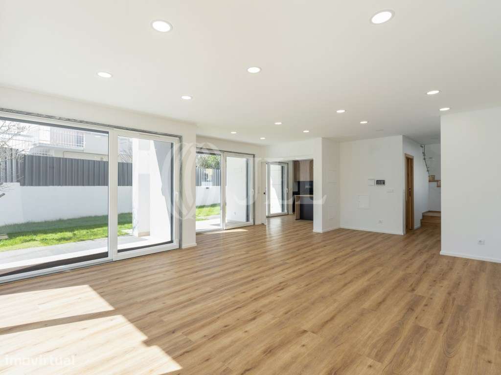 Moradia T3+1 com jardim, em Mem Martins, Sintra - Grande imagem: 3/51