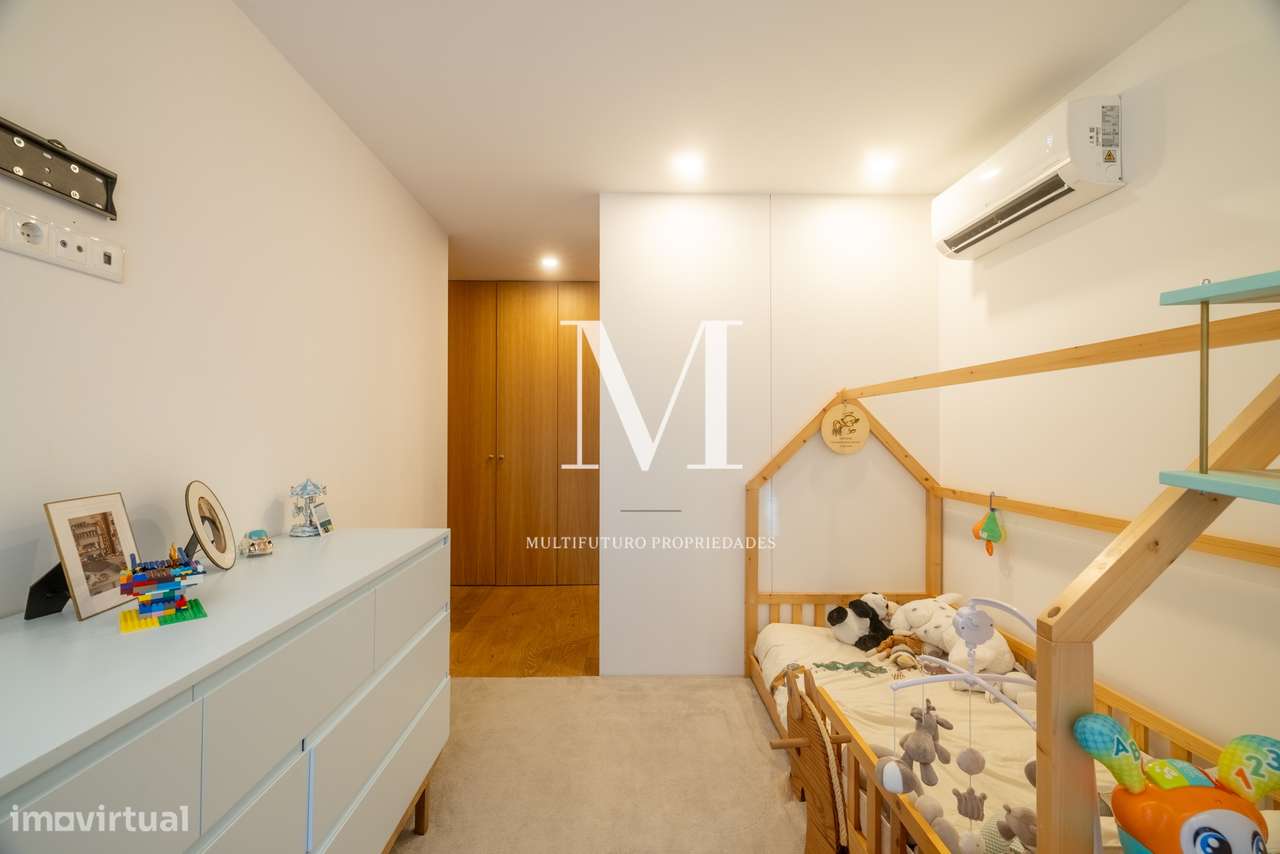 Apartamento T3 | Terraço | Varandas | Garagem | Praia-21