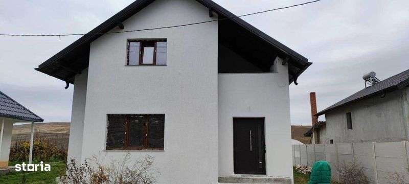 Casa de vanzare. - Imagine principală: 2/8