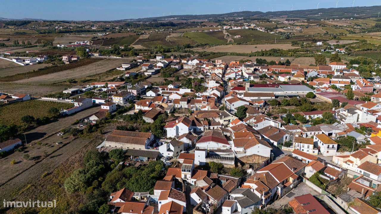 Prédio Urbano em Ruína em Labrugeira-22