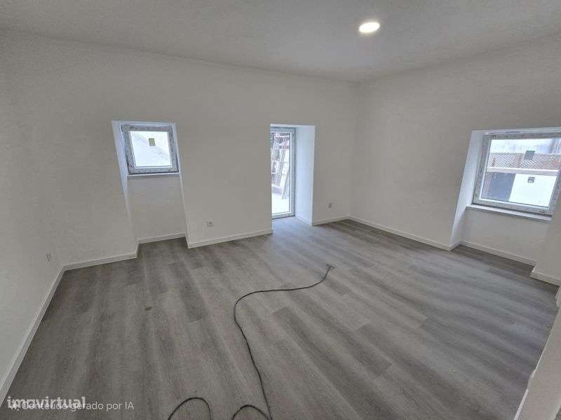 Moradia T2 com logradouro - Grande imagem: 5/9