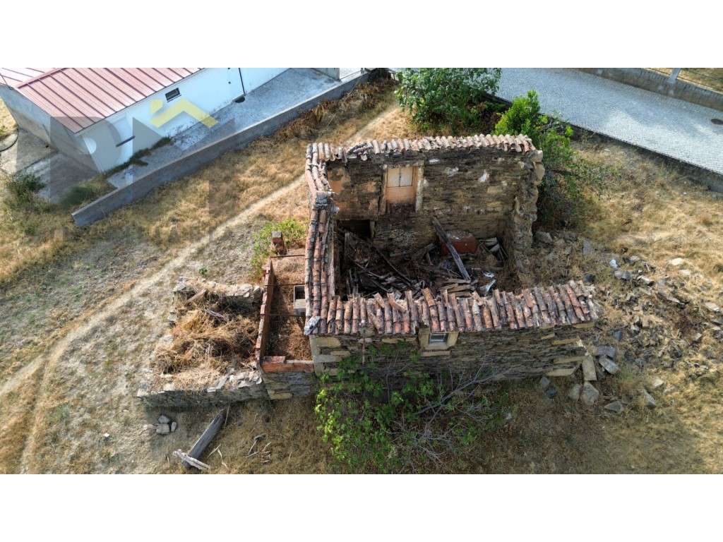 Terreno com Ruína para Reconstrução e Potencial de Construção em Sa... - Grande imagem: 4/18