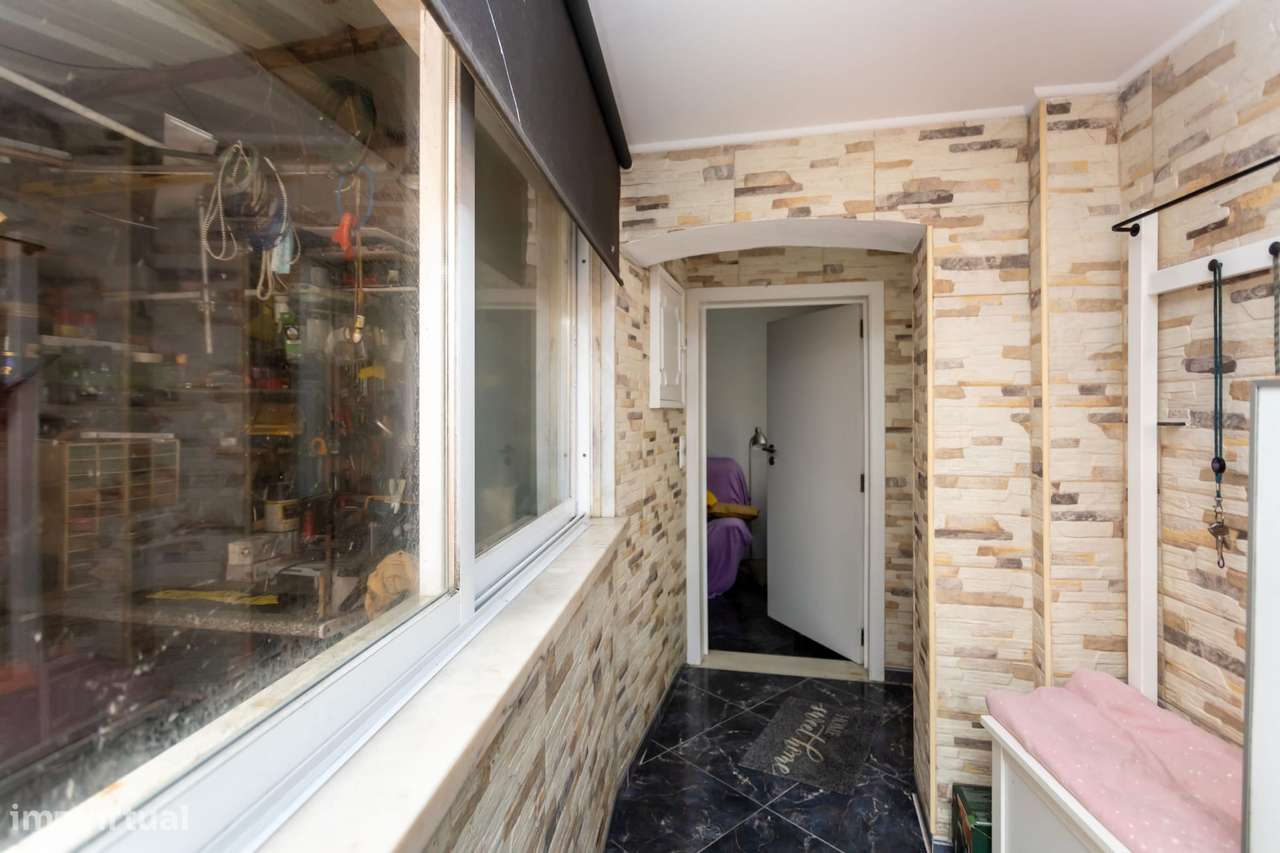 Moradia independente na Rua da Escola Nova-18