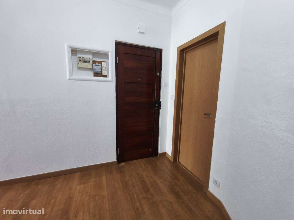 Apartamento T4 para venda com 101 m² de área bruta em Merçês Rio de...-5