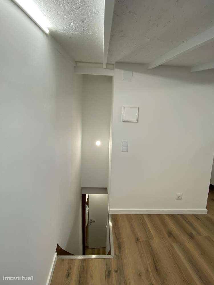 Excelente Prédio remodelado junto à Praça do Comercio-13