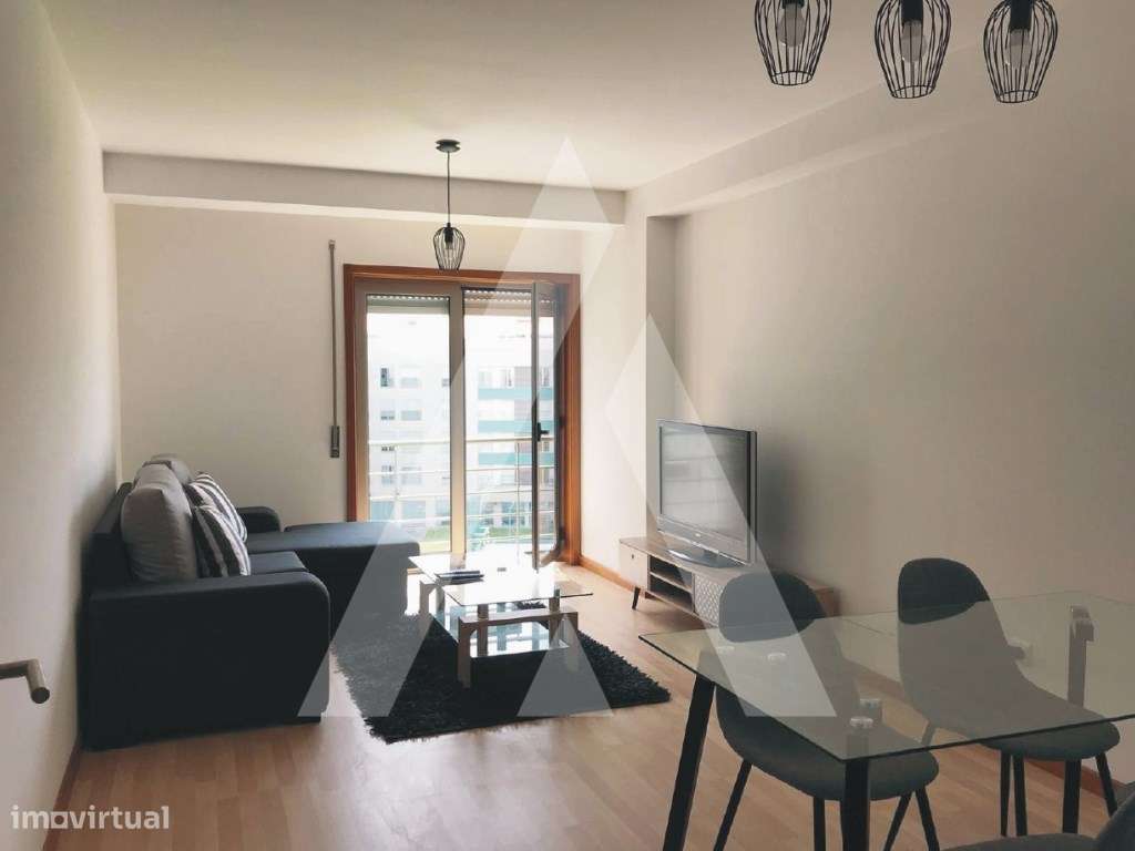 Apartamento T2 localizado perto do Centro comercial Glicínias!-3