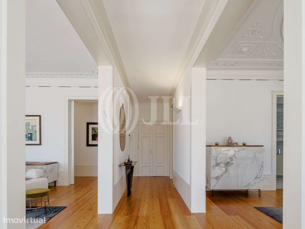 Apartamento T3+2 com jardim, em pleno Castelo, Lisboa-22