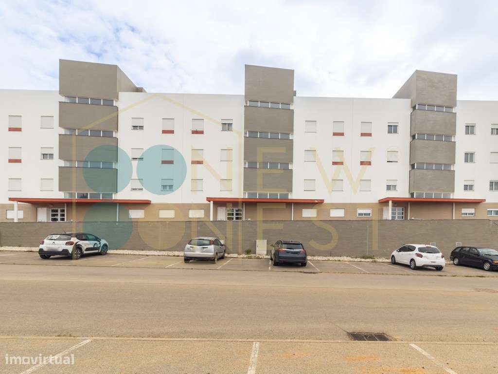 Apartamento T2 com elevador, parqueamento e arrecadação nas Manteig...-31