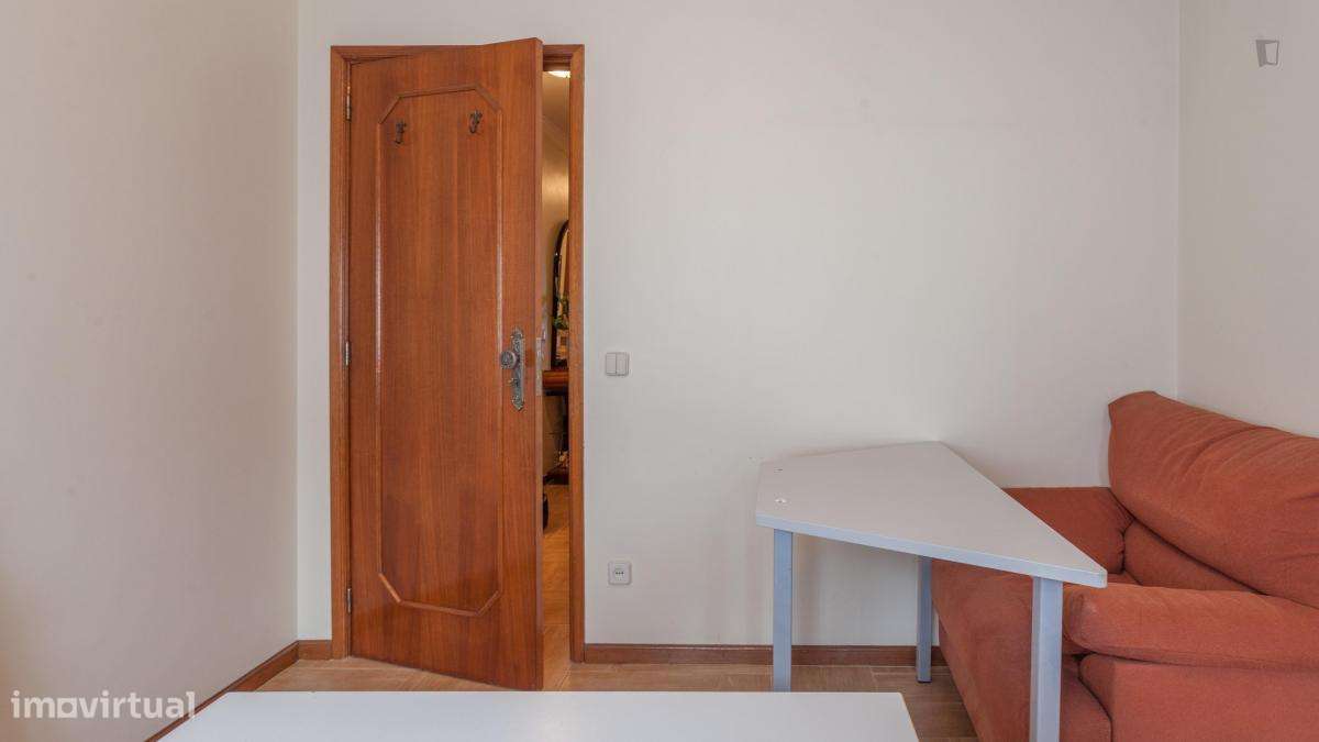 Quarto - localizado em São Mamede de Infesta Porto - Grande imagem: 4/10