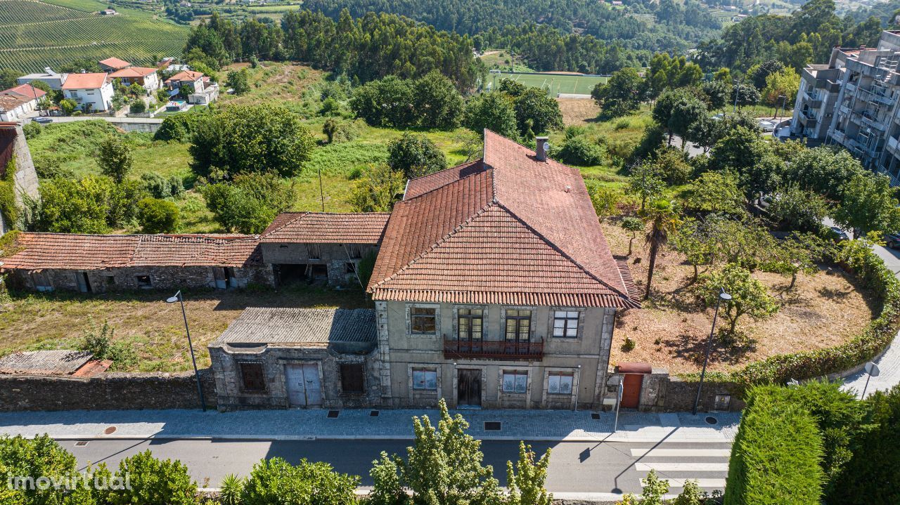 Moradia centenária centro da Lixa