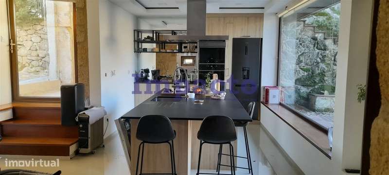 Moradia T3 restaurada Vale de Cambra - Grande imagem: 4/33