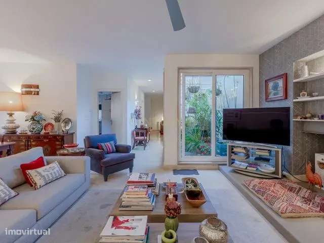 Moradia T6 com Jardim Interior e Garagem na Lapa – Junto à Embaixada d-3