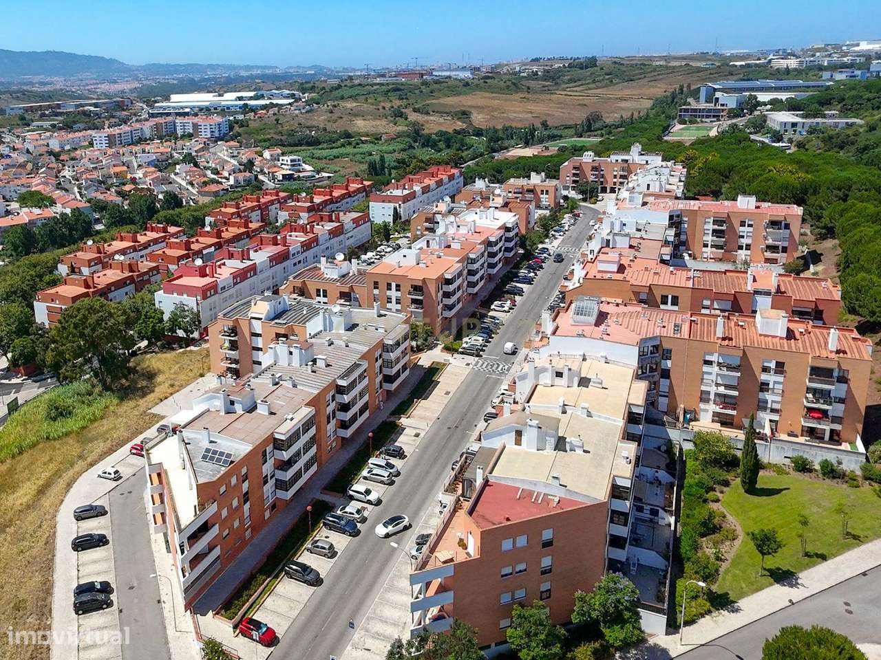 Apartamento Único T2 de 82m2 com Terraço de 75m2 em Porto Salvo-33