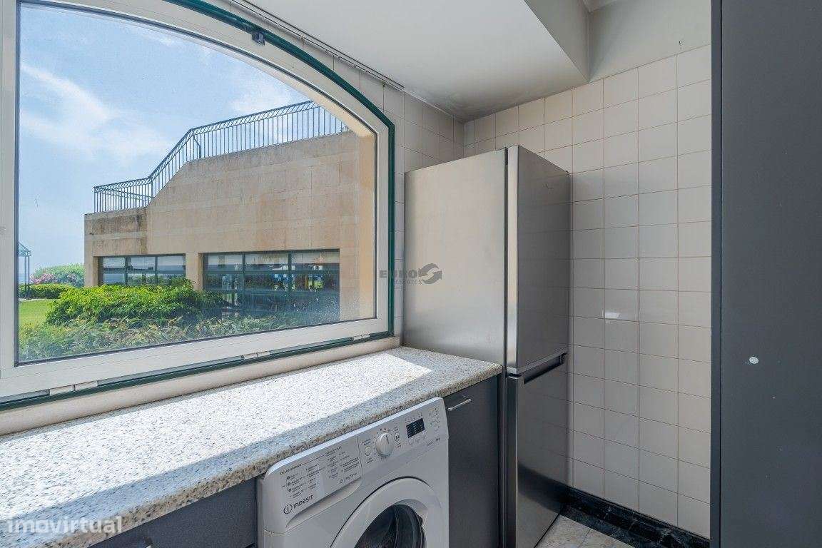 Elegante T1 com Vista Mar no Condomínio Britânia, Jardins e Piscina-19
