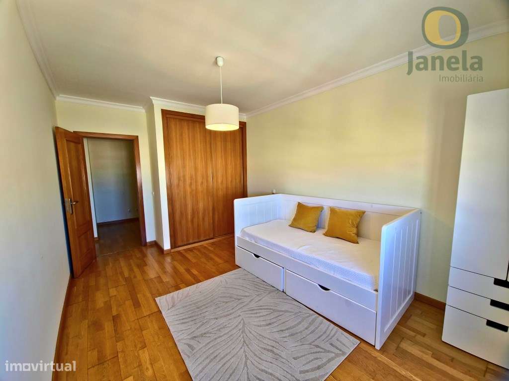 T2 grande com muita luz, duas varandas e boa localização em Faro-27