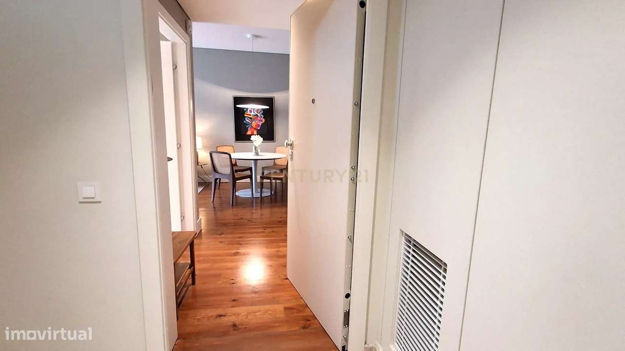 Luxuoso e Requintado Apartamento com Elevador, dois lugares de garagem - Grande imagem: 5/22