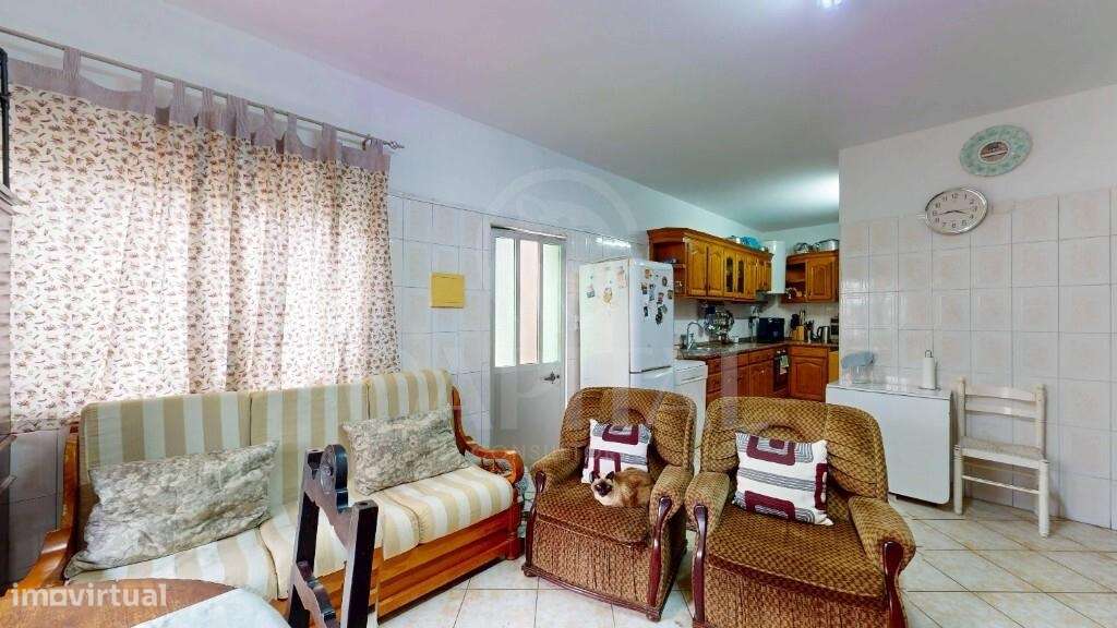 Moradia de 2 pisos com área exterior e anexo – Quinta do Conde - Grande imagem: 5/28