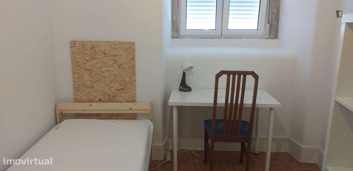Quarto - localizado em Olaias Lisbon - Grande imagem: 4/10