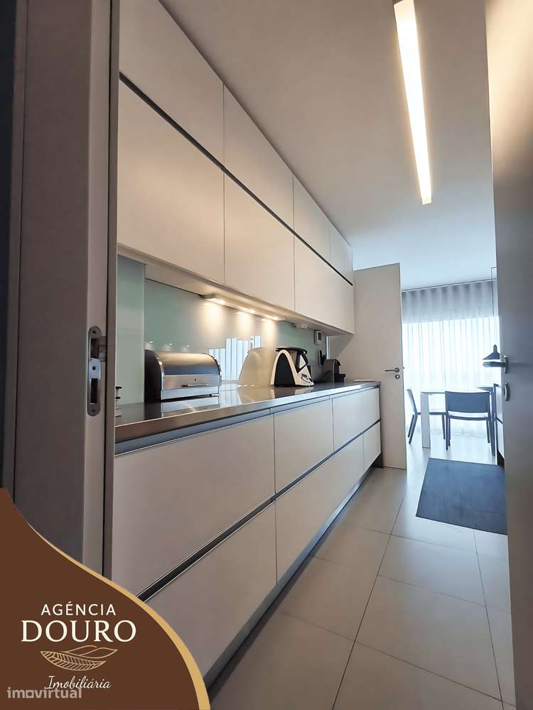 Apartamento T4 mobilado e equipado em frente à Praia de Matosinhos - Grande imagem: 5/8