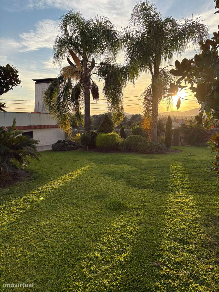 Moradia térrea T4 em pedra com 386m2 e terreno com 6.000m2, anexos.-5