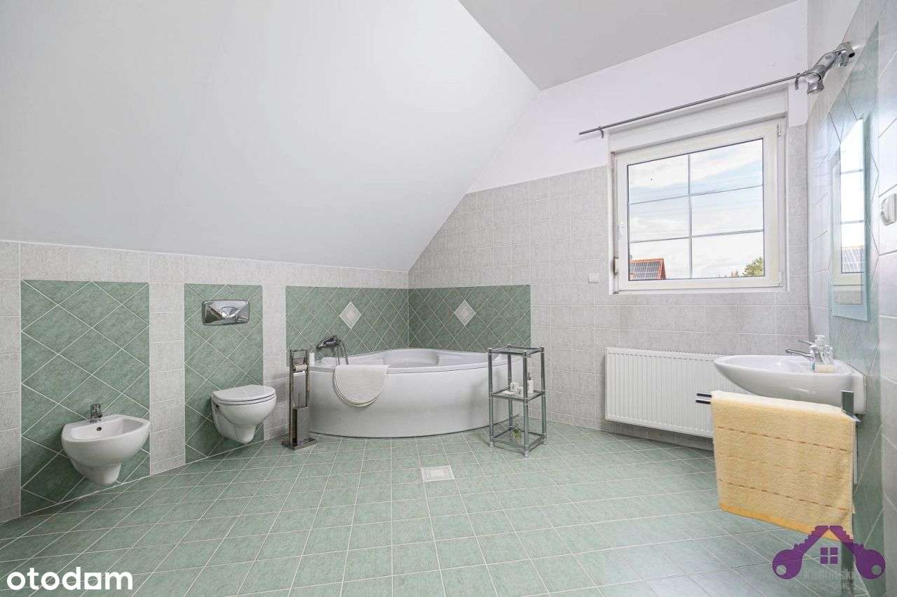 Dom z dużymi sypialniami i pomieszczeniem biurowym-15