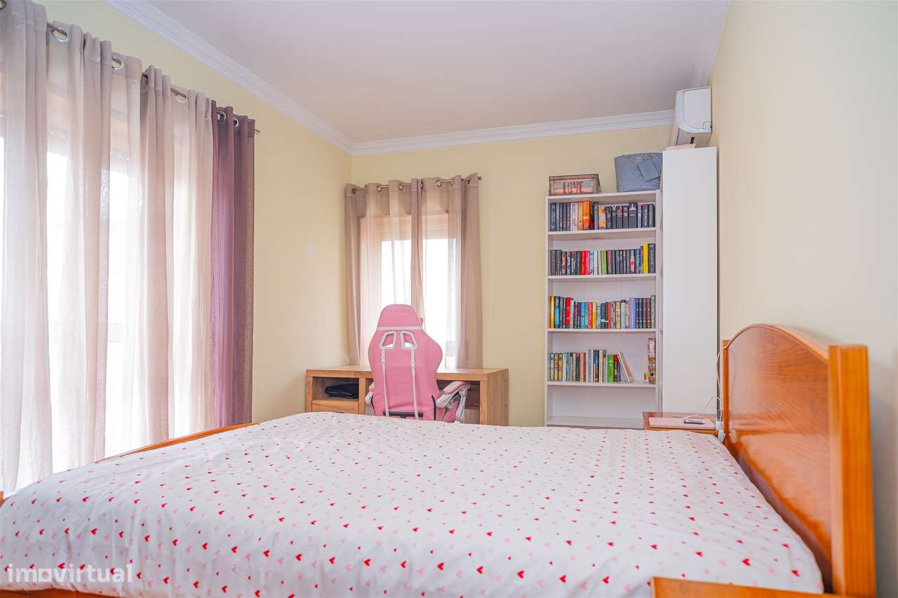 Apartamento T4 em Barcelos – Espaço, Conforto e Excelente Varanda!-21