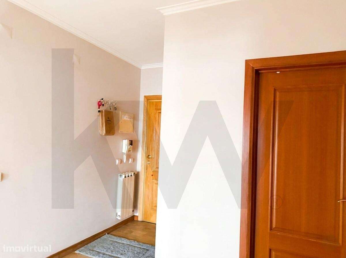 Apartamento T3 com boas vistas, garagem e arrecadações na Ramada, em O - Grande imagem: 4/18